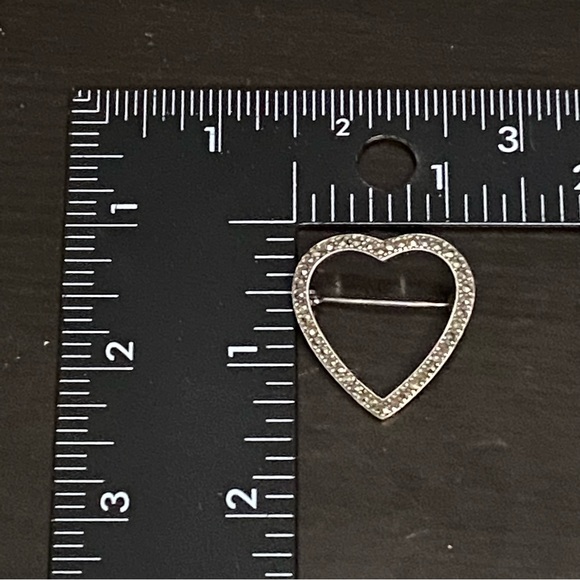Vintage Signed 925 A Sterling Silver Marcasite Heart-shaped Love Brooch - Picture 8 of 9